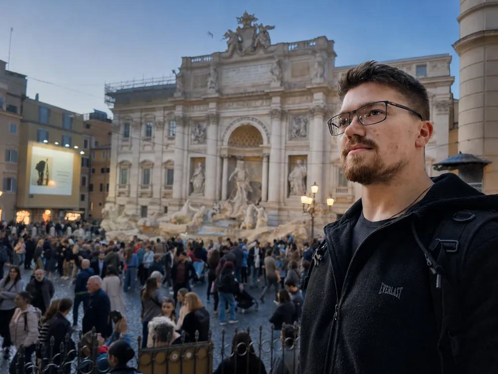 Jakub Brázda u Fontány di Trevi v Římě
